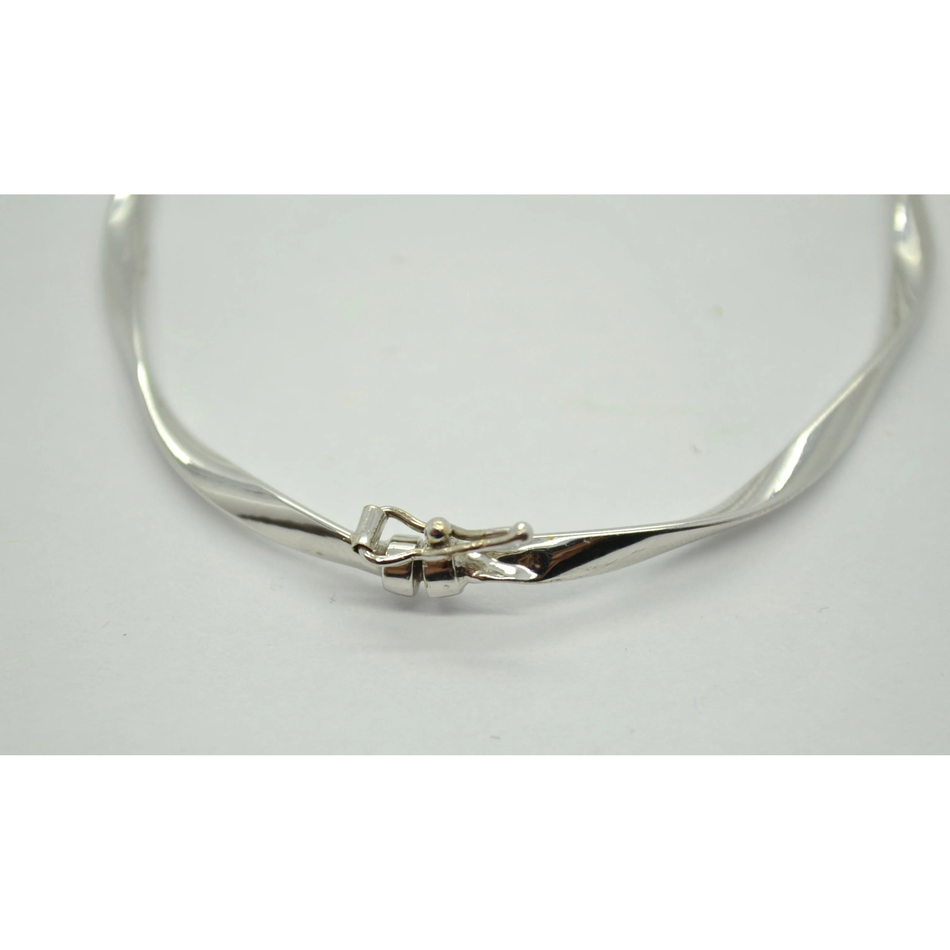 Twisted Bangle Polished 14K White Gold - Image 3