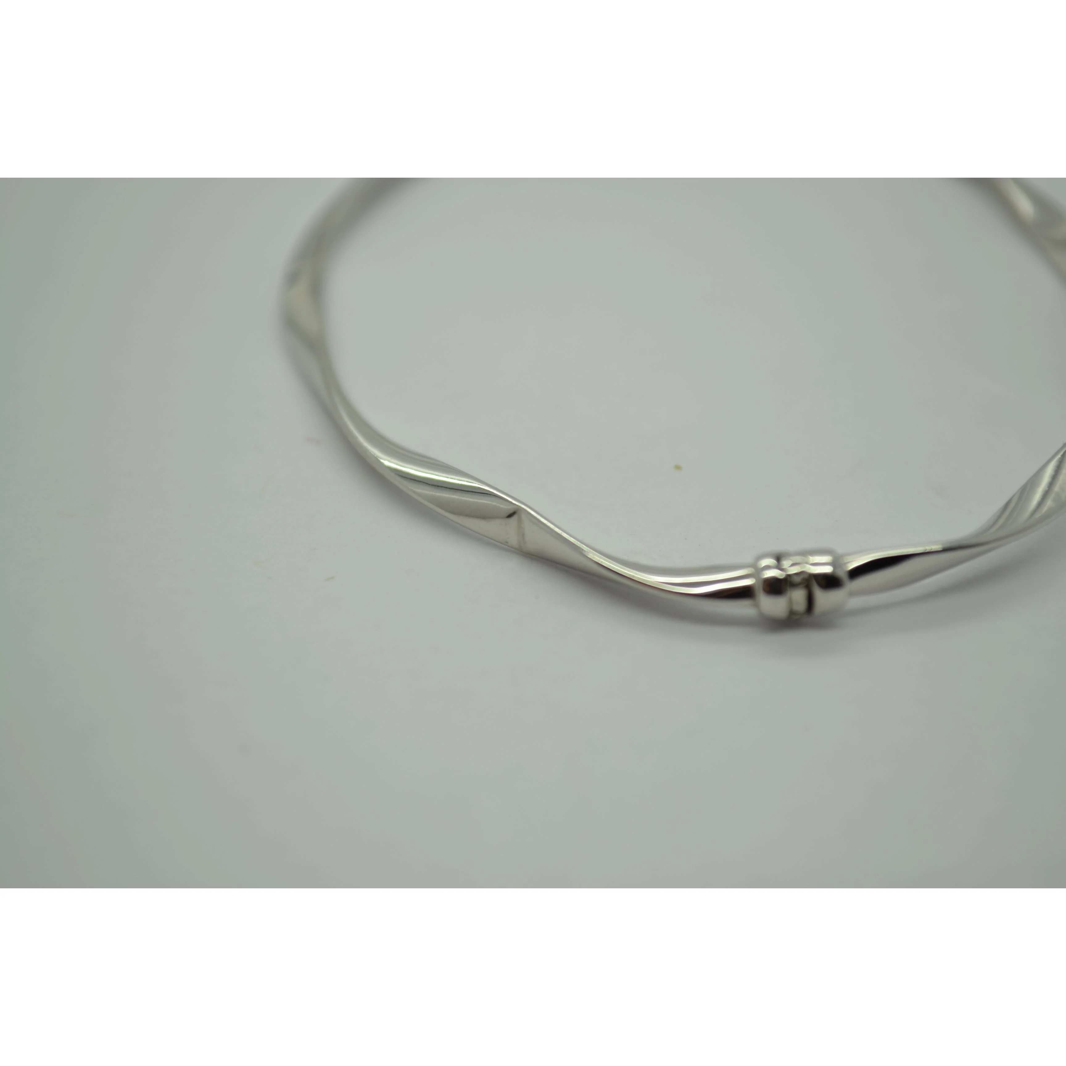 Twisted Bangle Polished 14K White Gold - Image 5