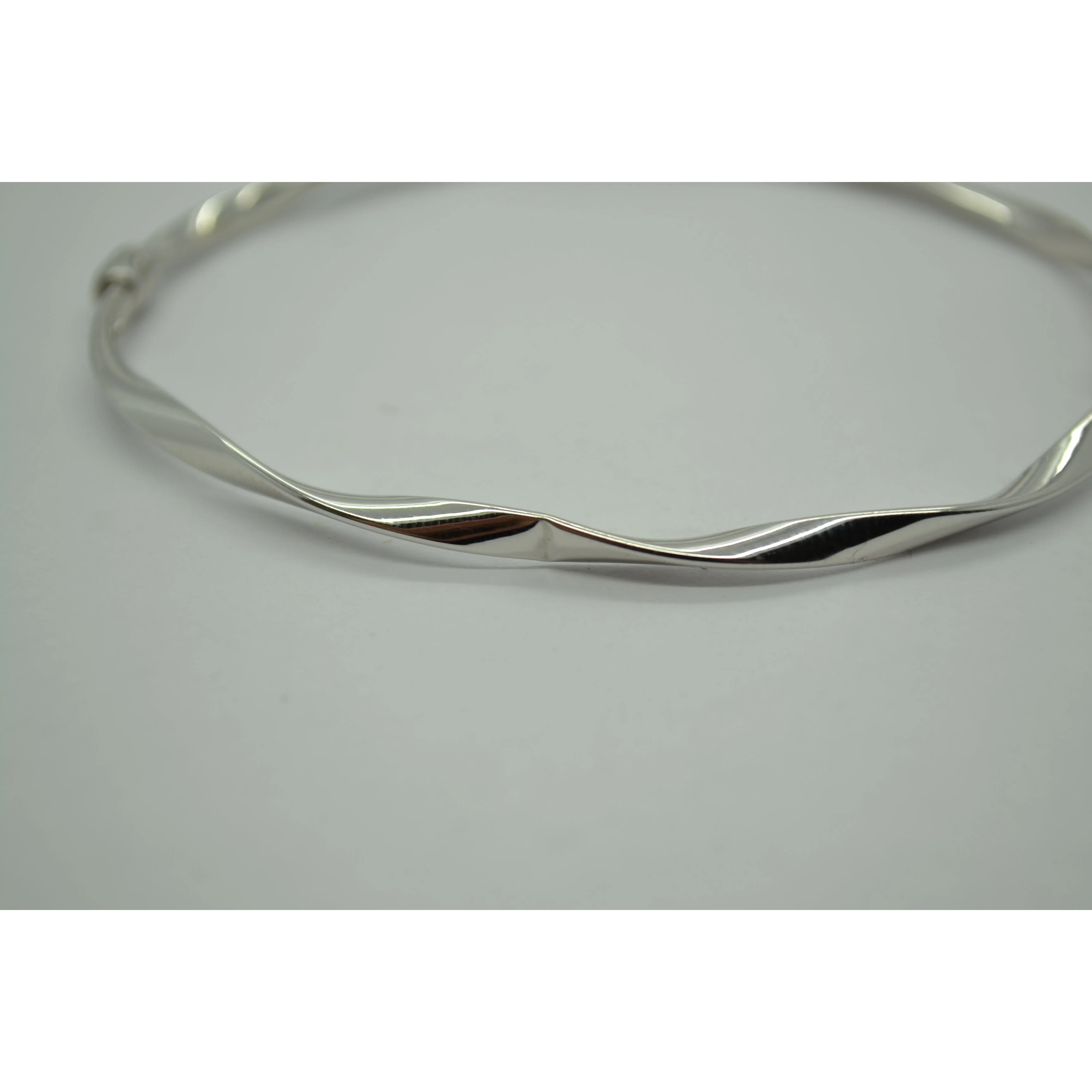 Twisted Bangle Polished 14K White Gold - Image 6