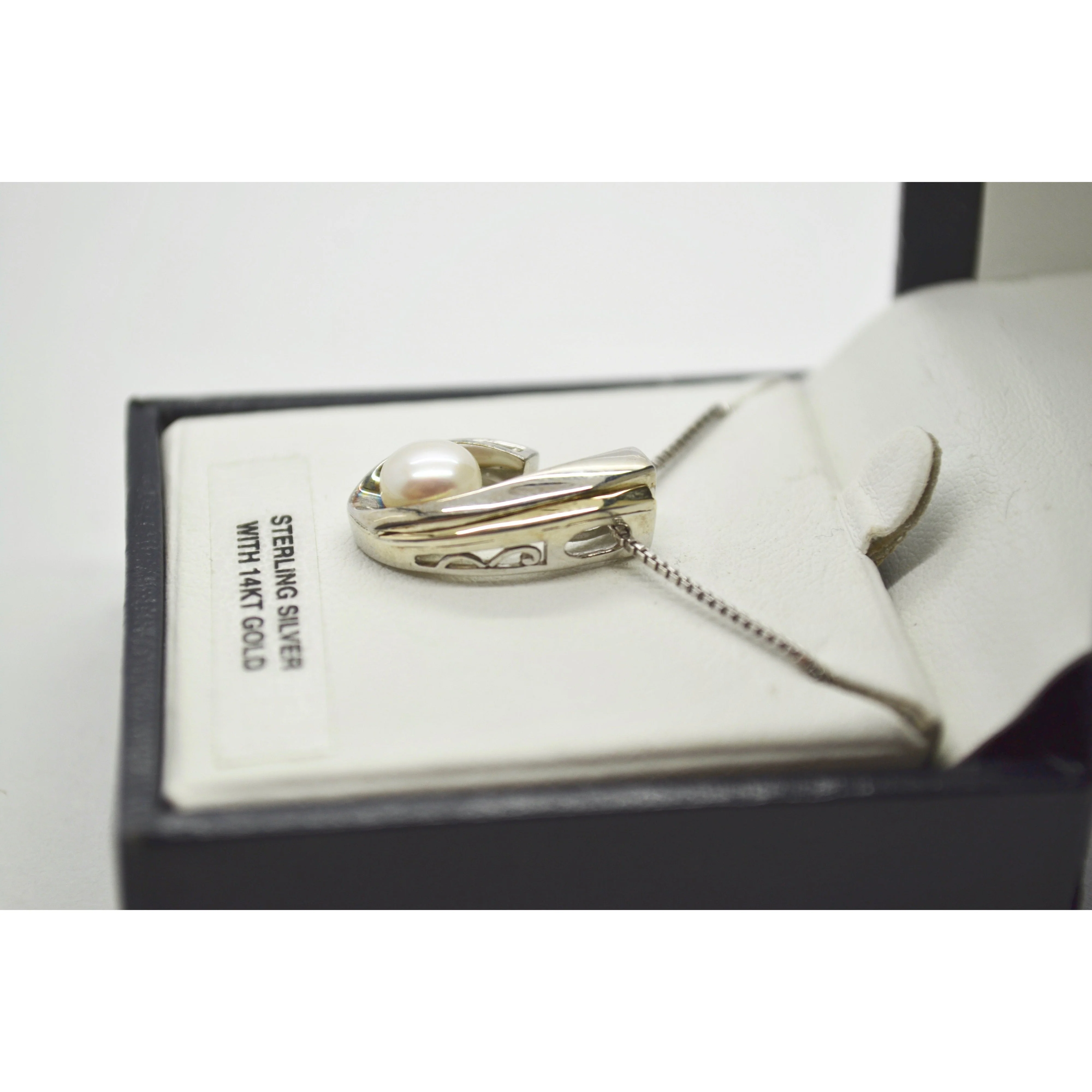 Fine Jewellery 14K Yellow Gold & Sterling Silver 0.01ct Diamond & Pearl Pendant - Image 3