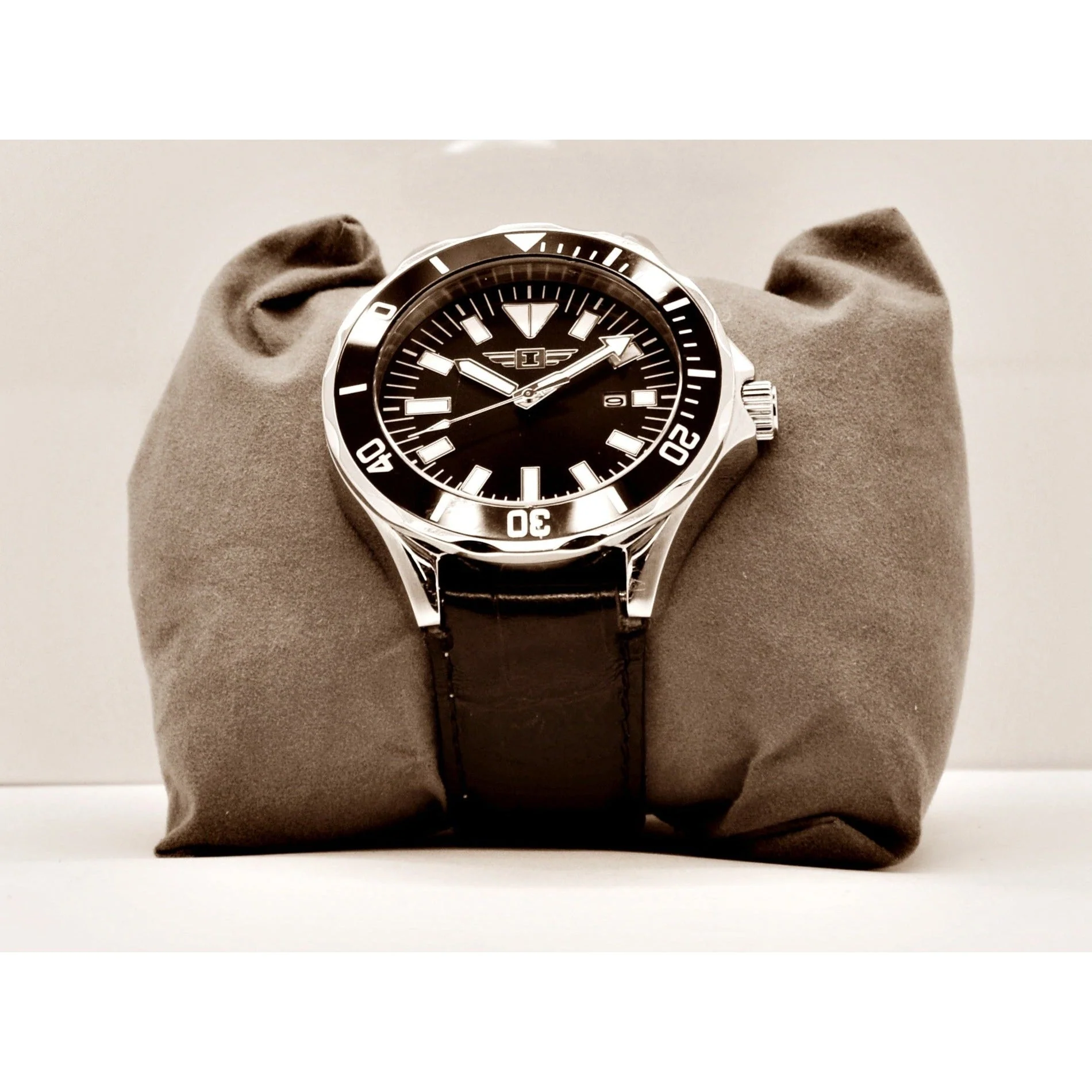 Invicta Watch Men's Black Dial Black Leather Strap - Image 4