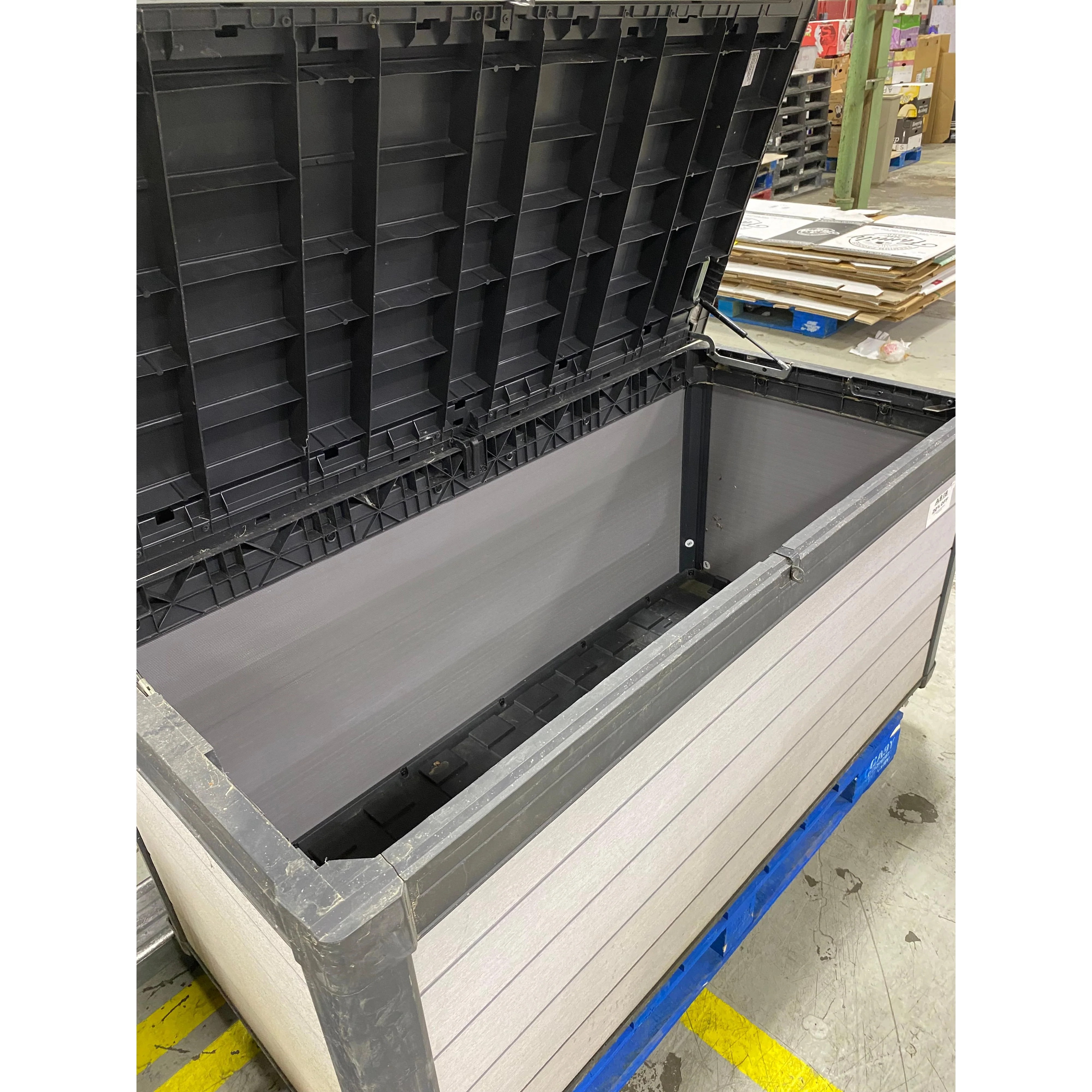 Keter DecoCoat 165G Deck Box Storm Grey - Image 7