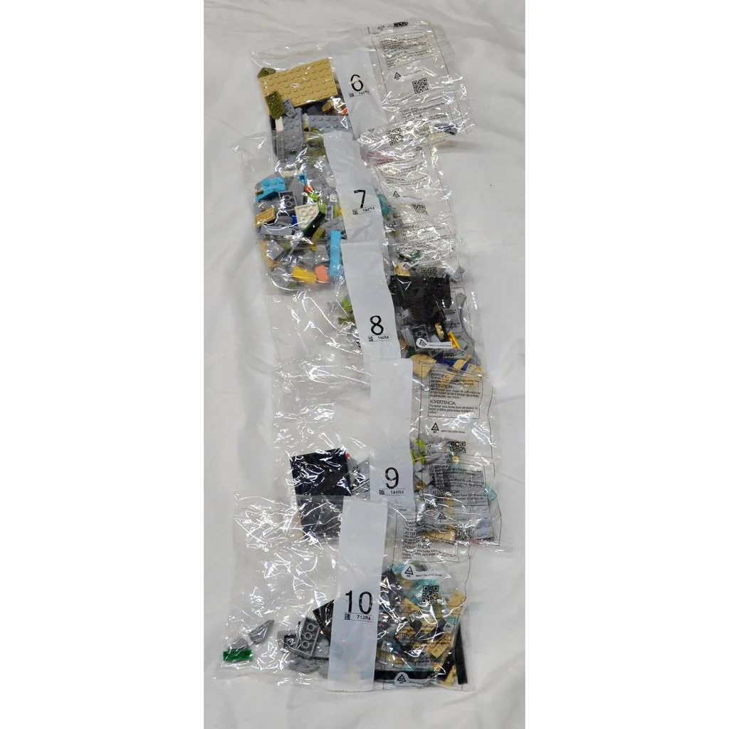Lego 76419 Wizarding World Hogwart's Castle and Grounds - Image 4