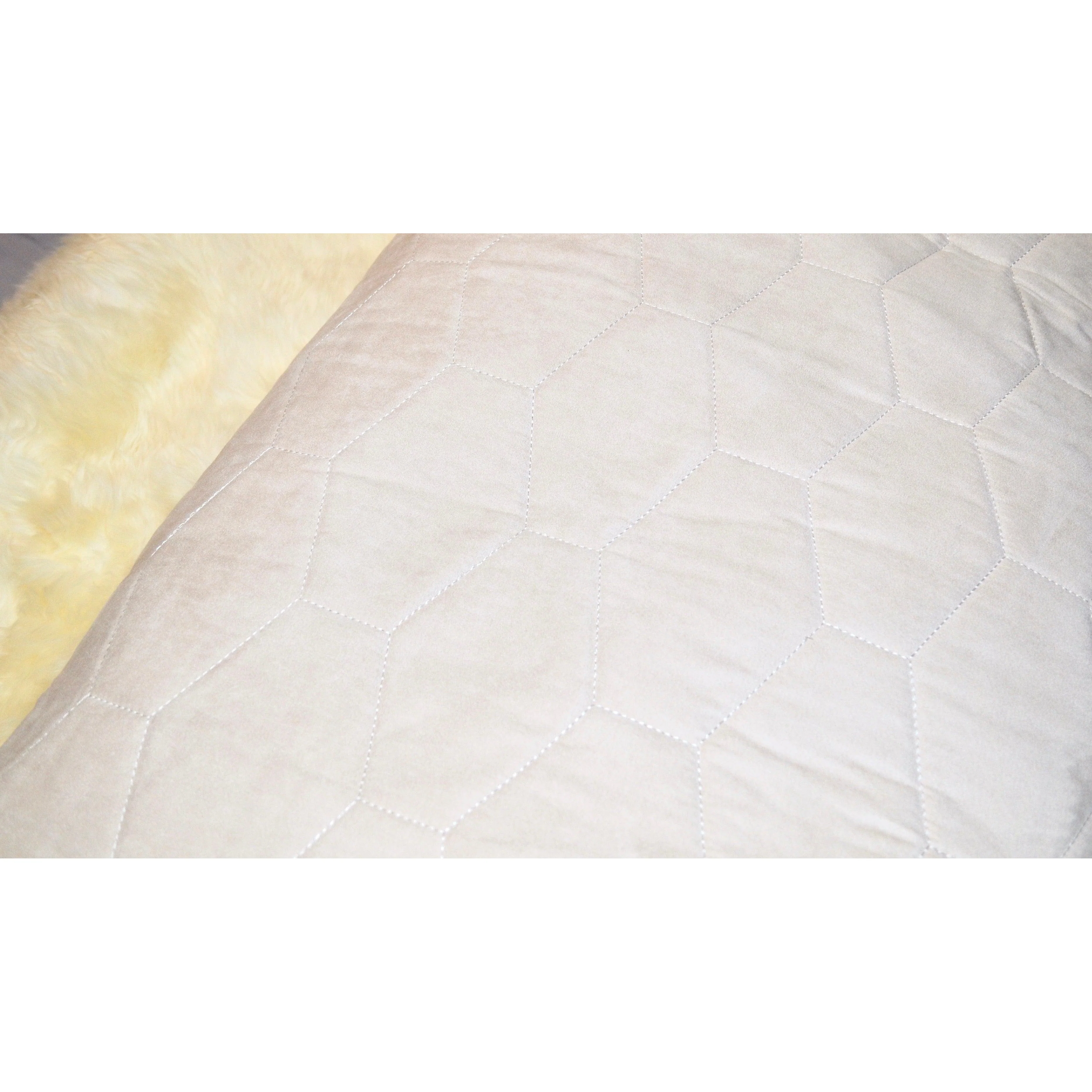 Exquisite Rugs New Zealand Handmade Sheepskin Rug Beige 5' x 8' - Image 5