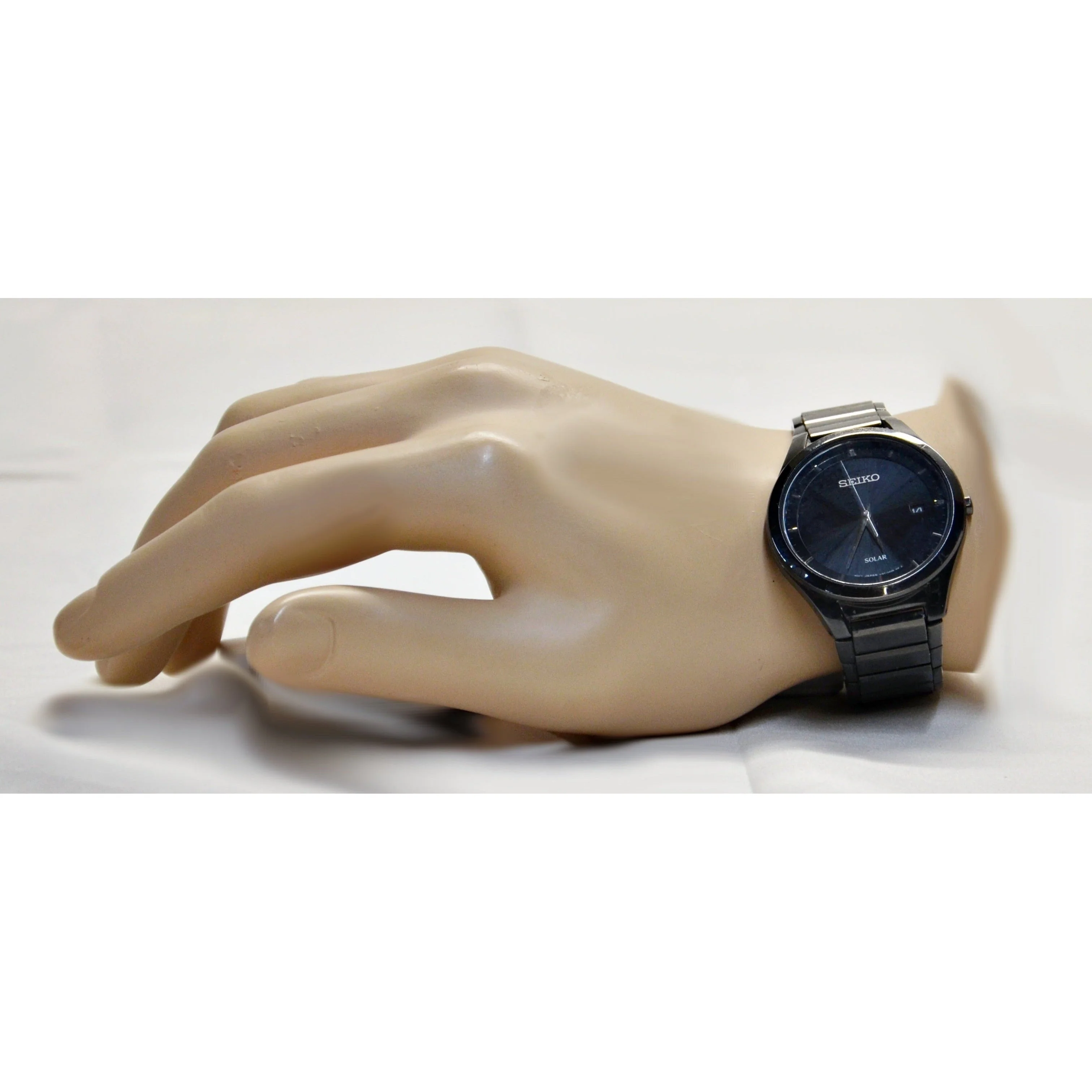 Seiko Men's Solar Dress Watch with Stainless Steel Strap - Black - Image 3