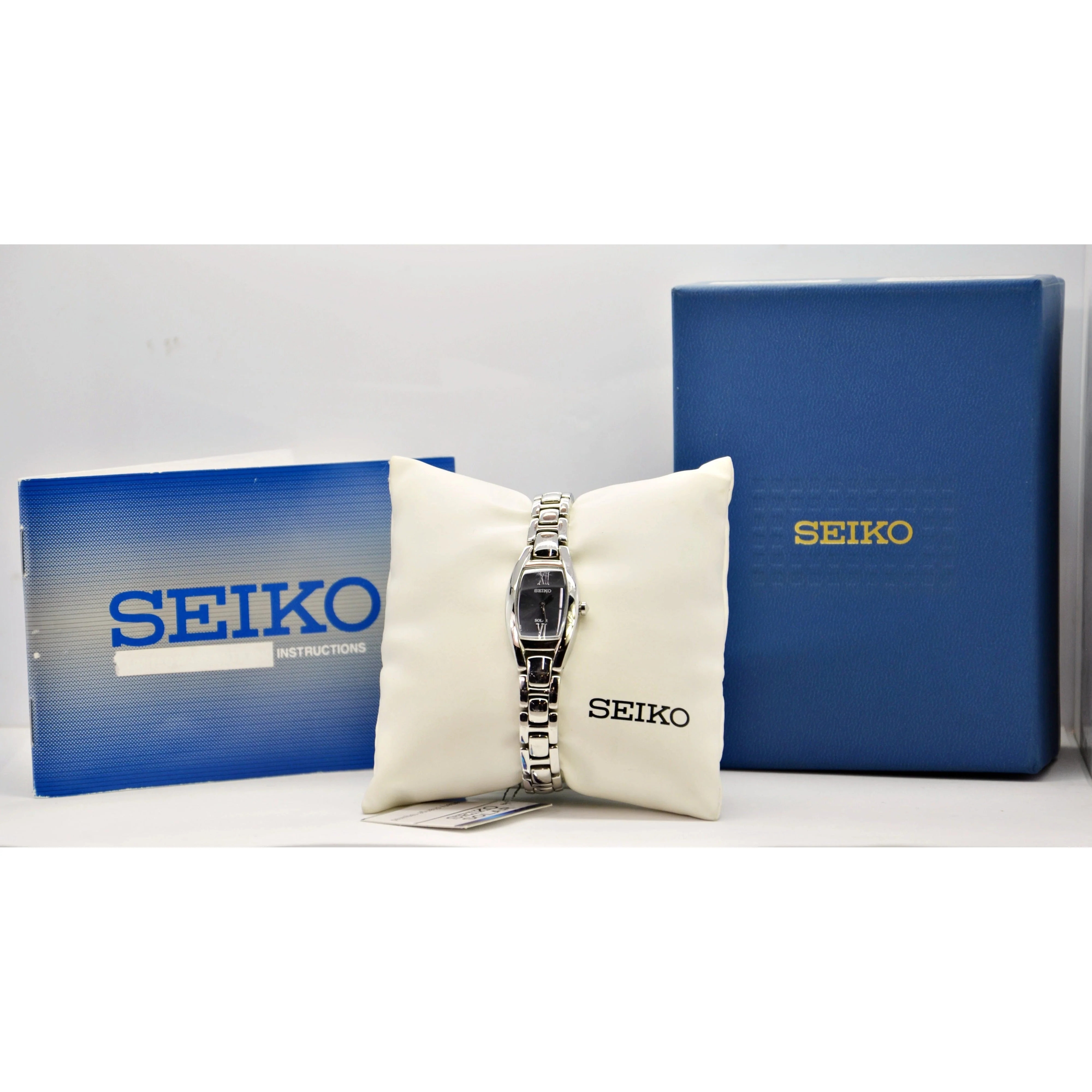 Seiko Women's Solar Bracelet Watch  SUP317 - Image 2