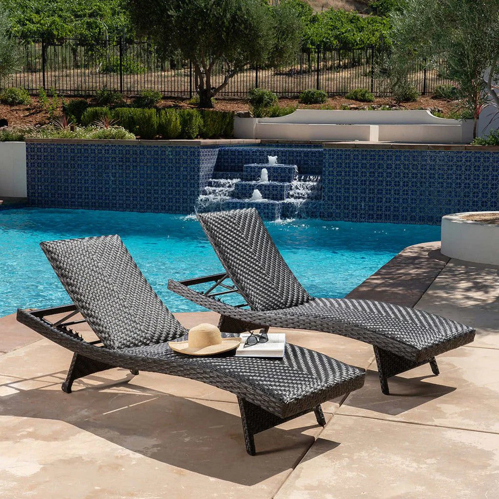 Sunville Woven Chaise Lounge with Wheels